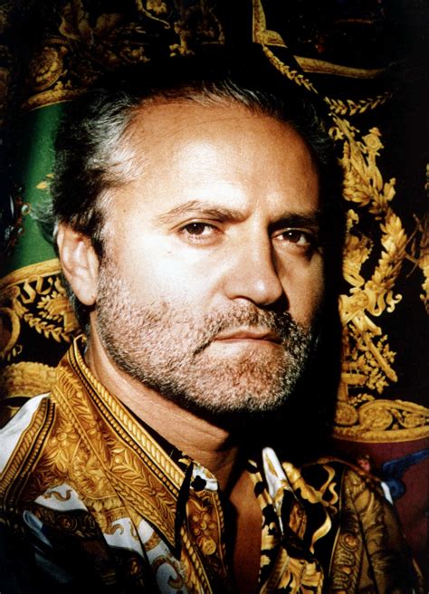 tema immedesimati in un personaggio famoso gianni versace|gianni versace designer.